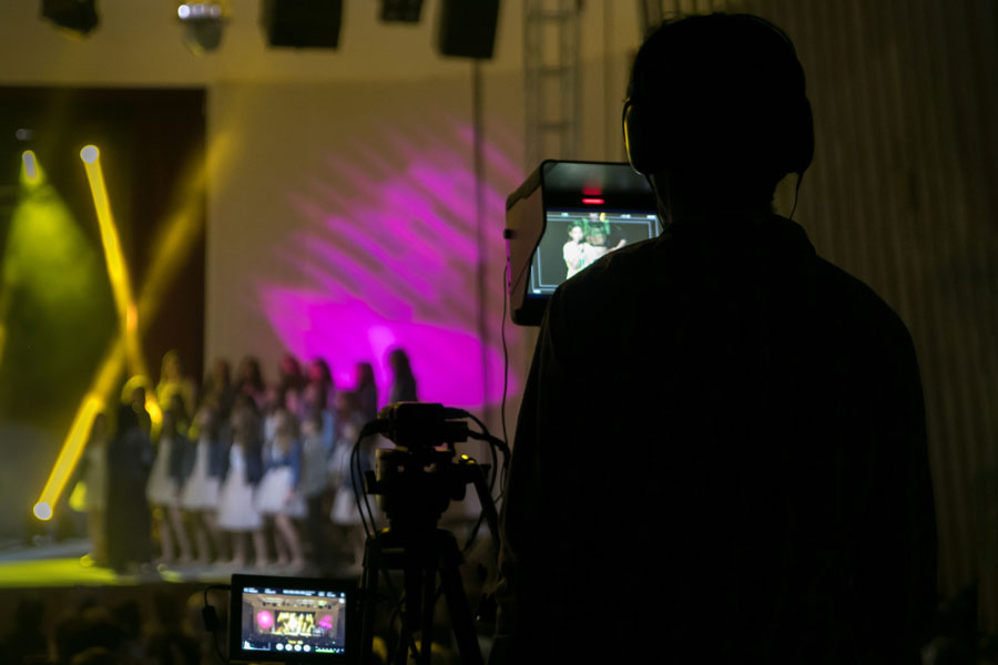Shooting video with an external recorder at a live event