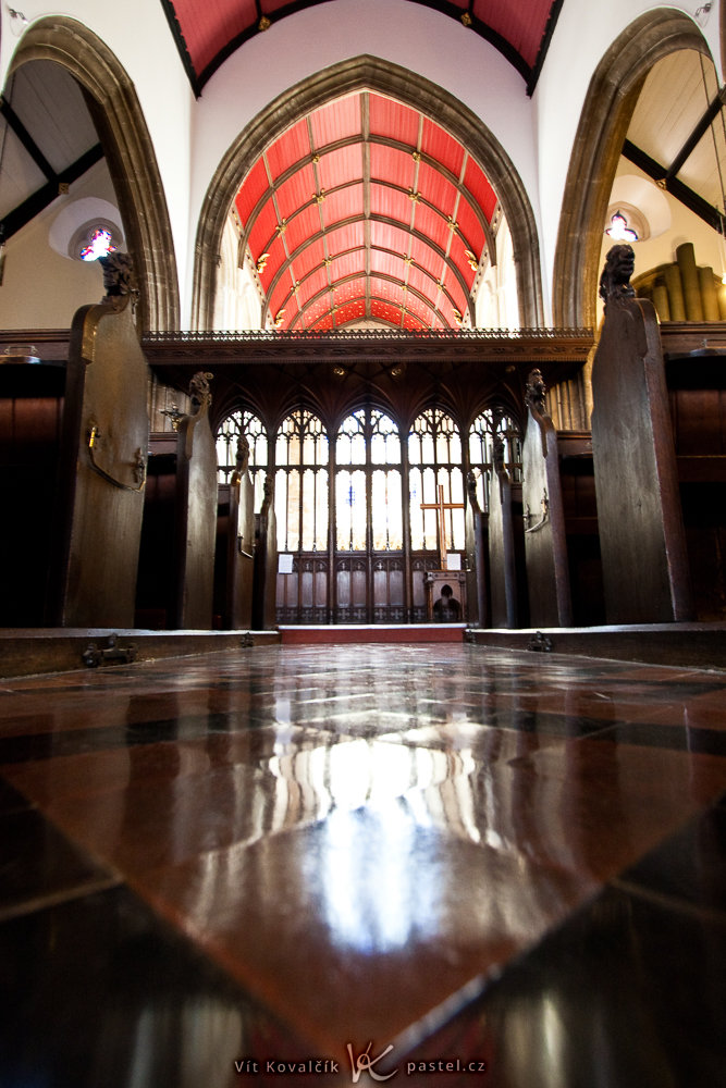How to Photograph in Churches: picture taken by a camera supported by the floor.
